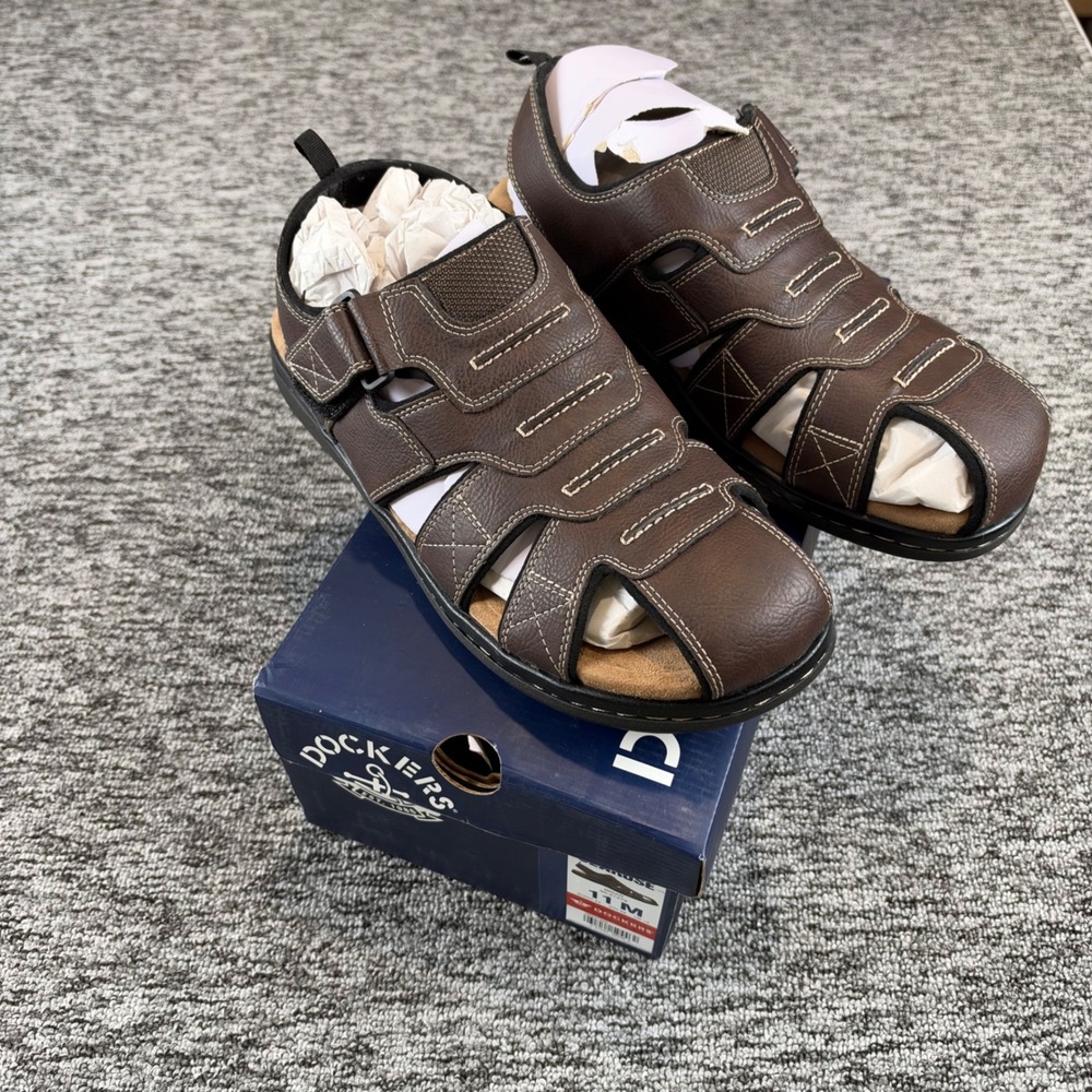 New in box Dockers Searose Mens 11 M Briar Brown Fisherman Sandals Memory Foam